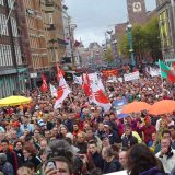 2004 Dam is vol. Keer het Tij demonstratie op 2 oktober vult ook het Damrak met tegenstanders van kabinet Balkenende 